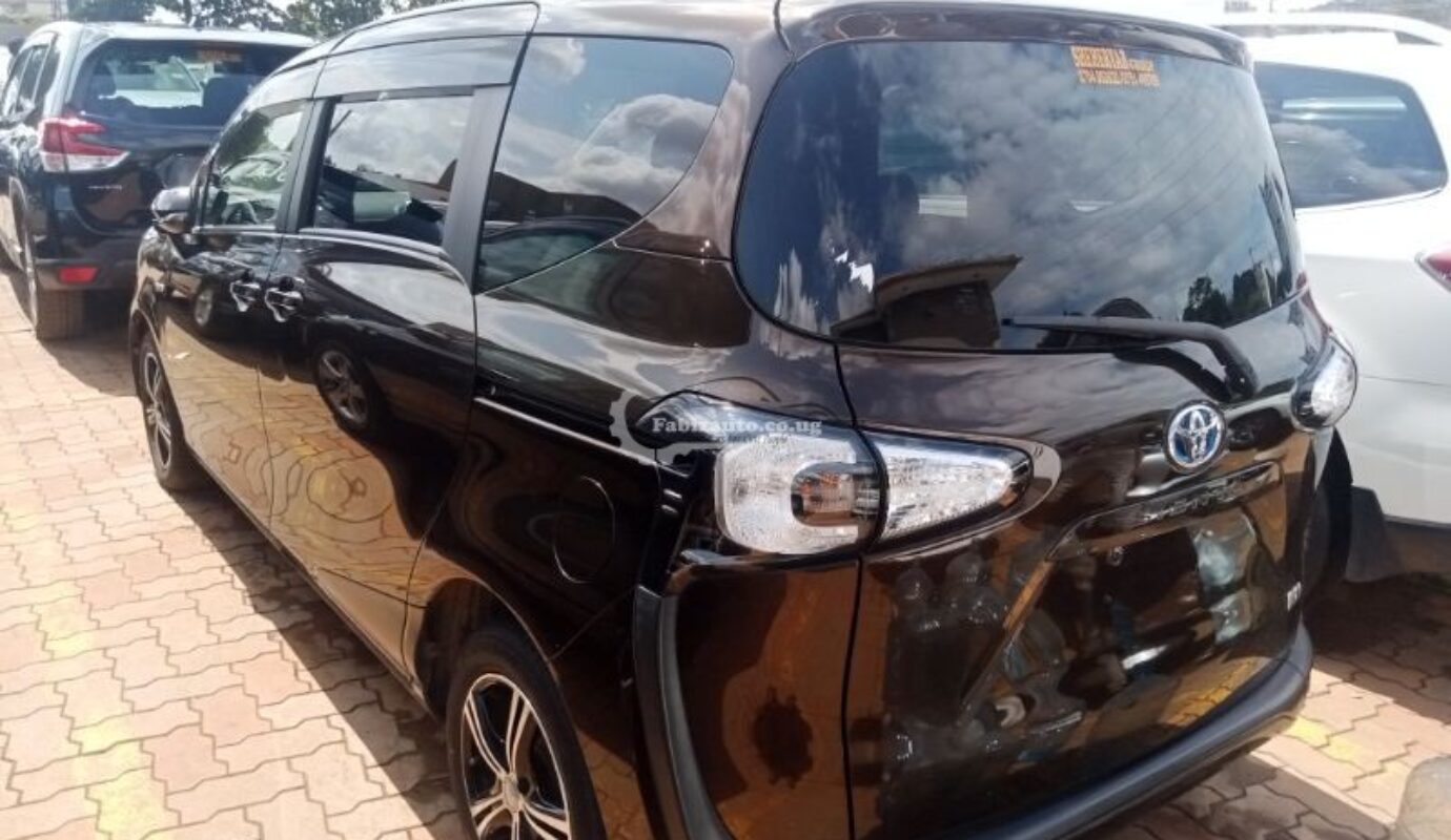 Toyota Sienta Hybrid