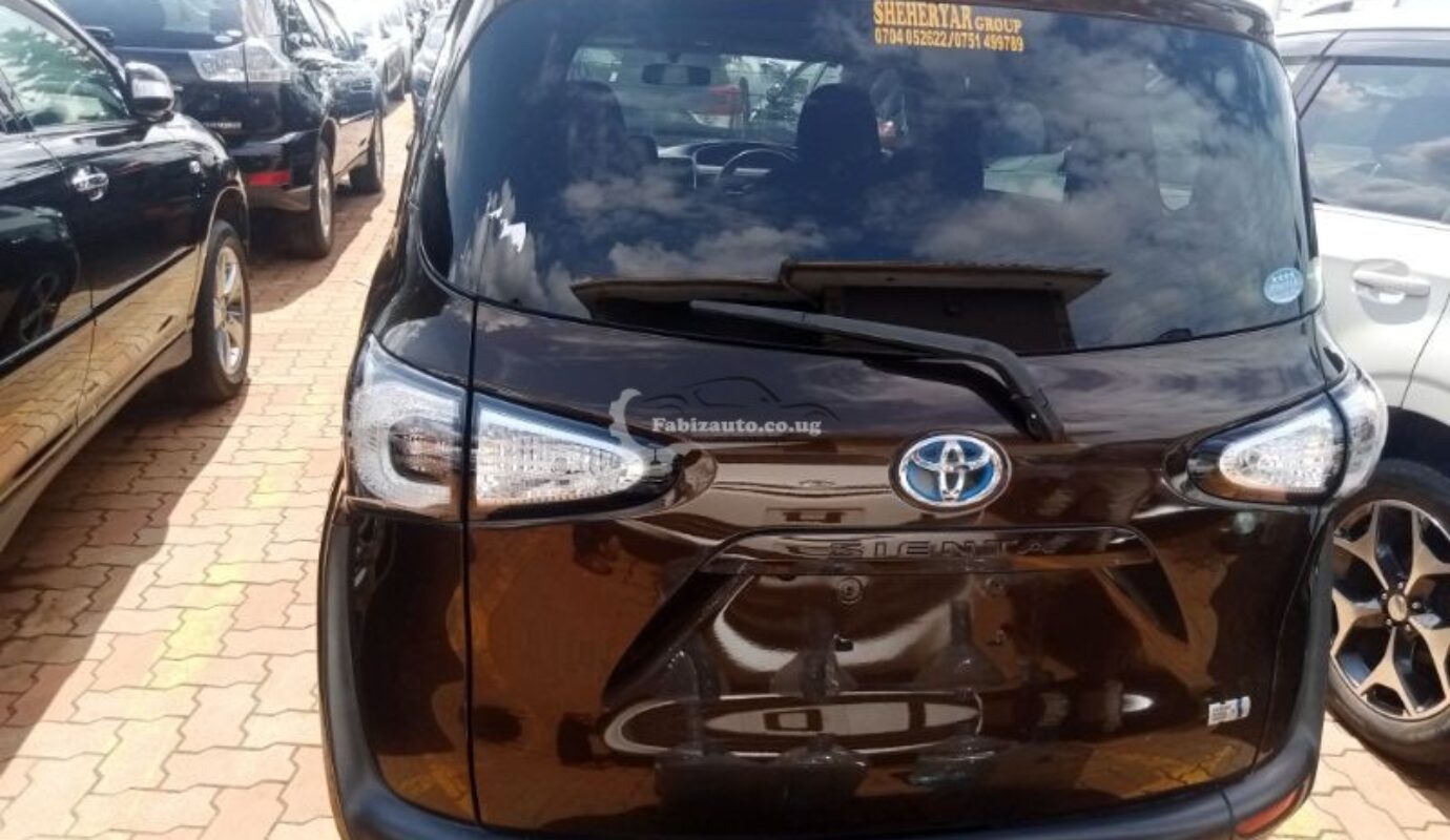 Toyota Sienta Hybrid