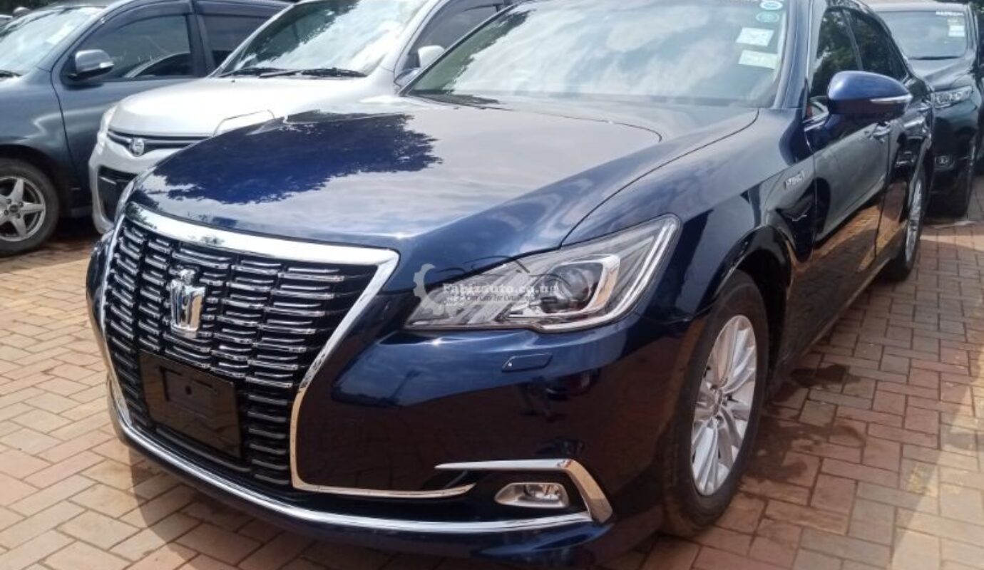 Toyota Crown RoyalSaloon Hybrid