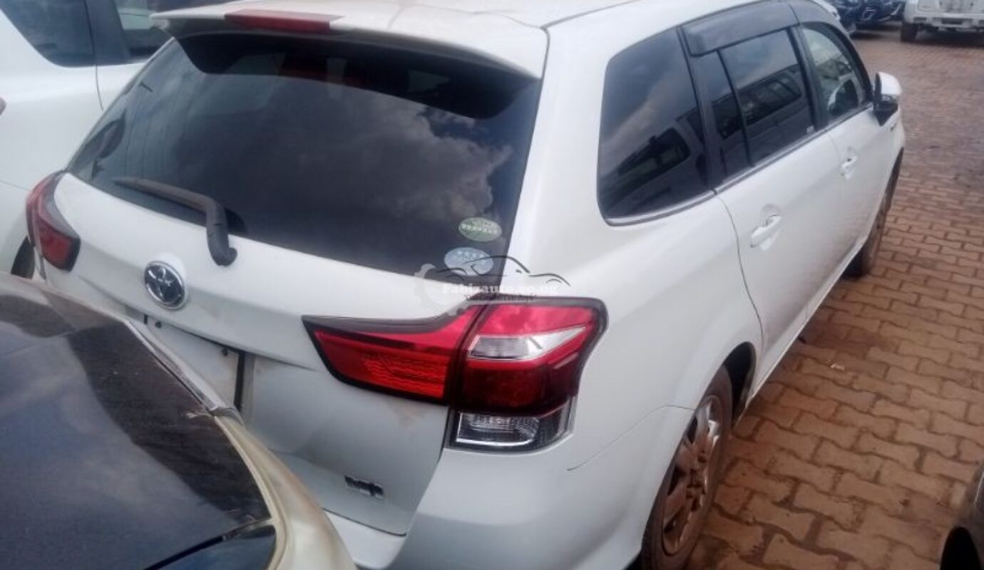 Toyota Fielder Hybrid