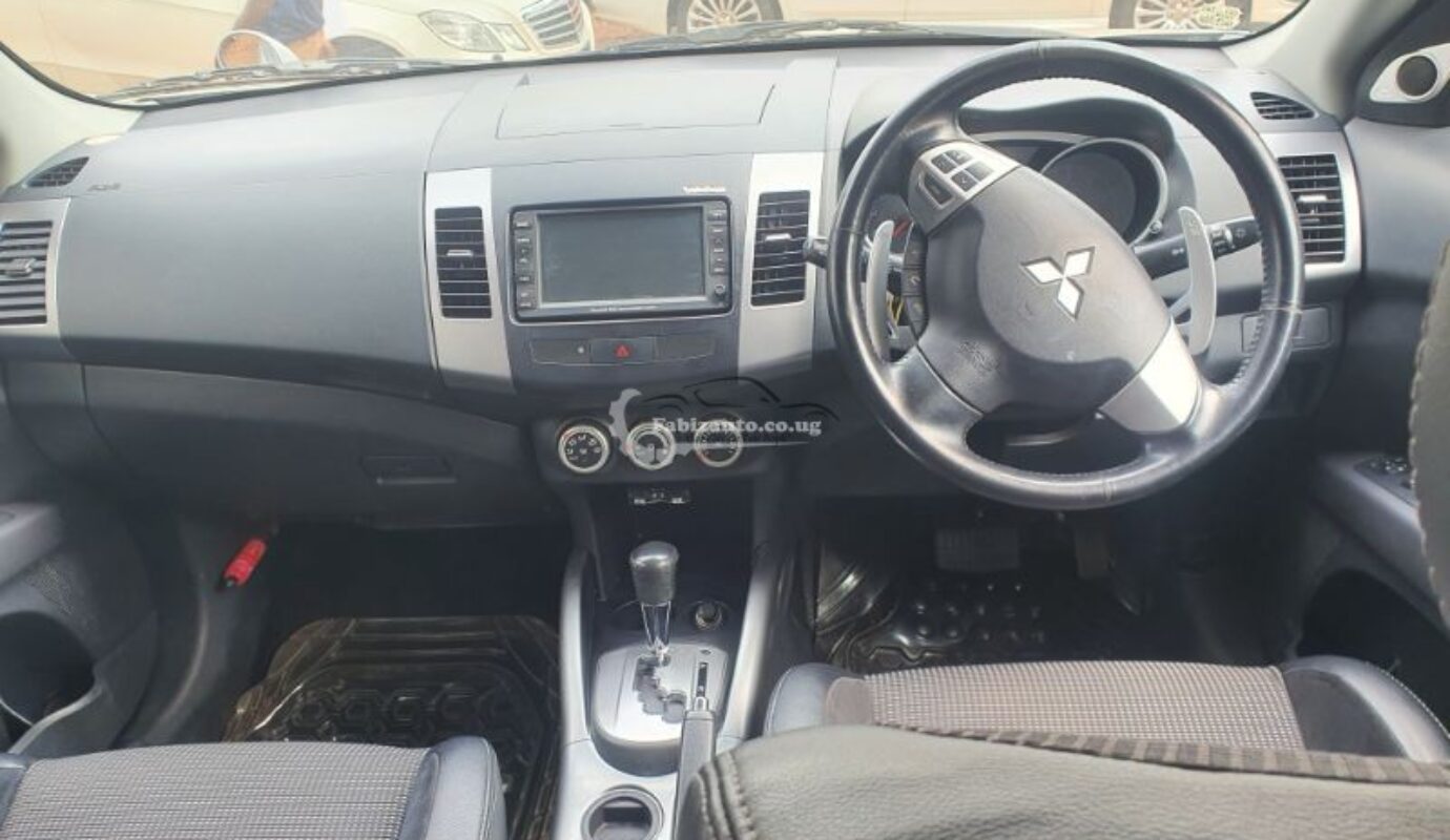 MITSUBISHI OUTLANDER