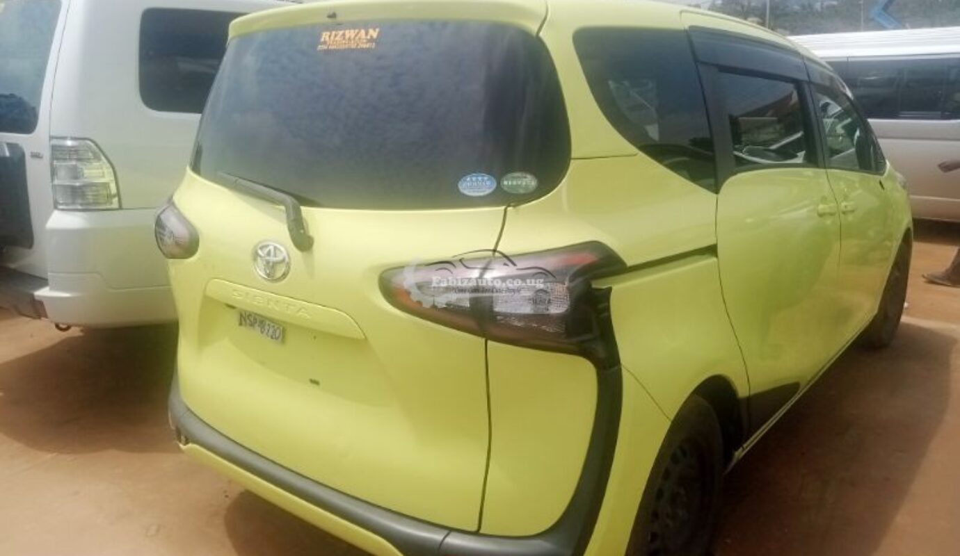 Toyota Sienta Hybrid