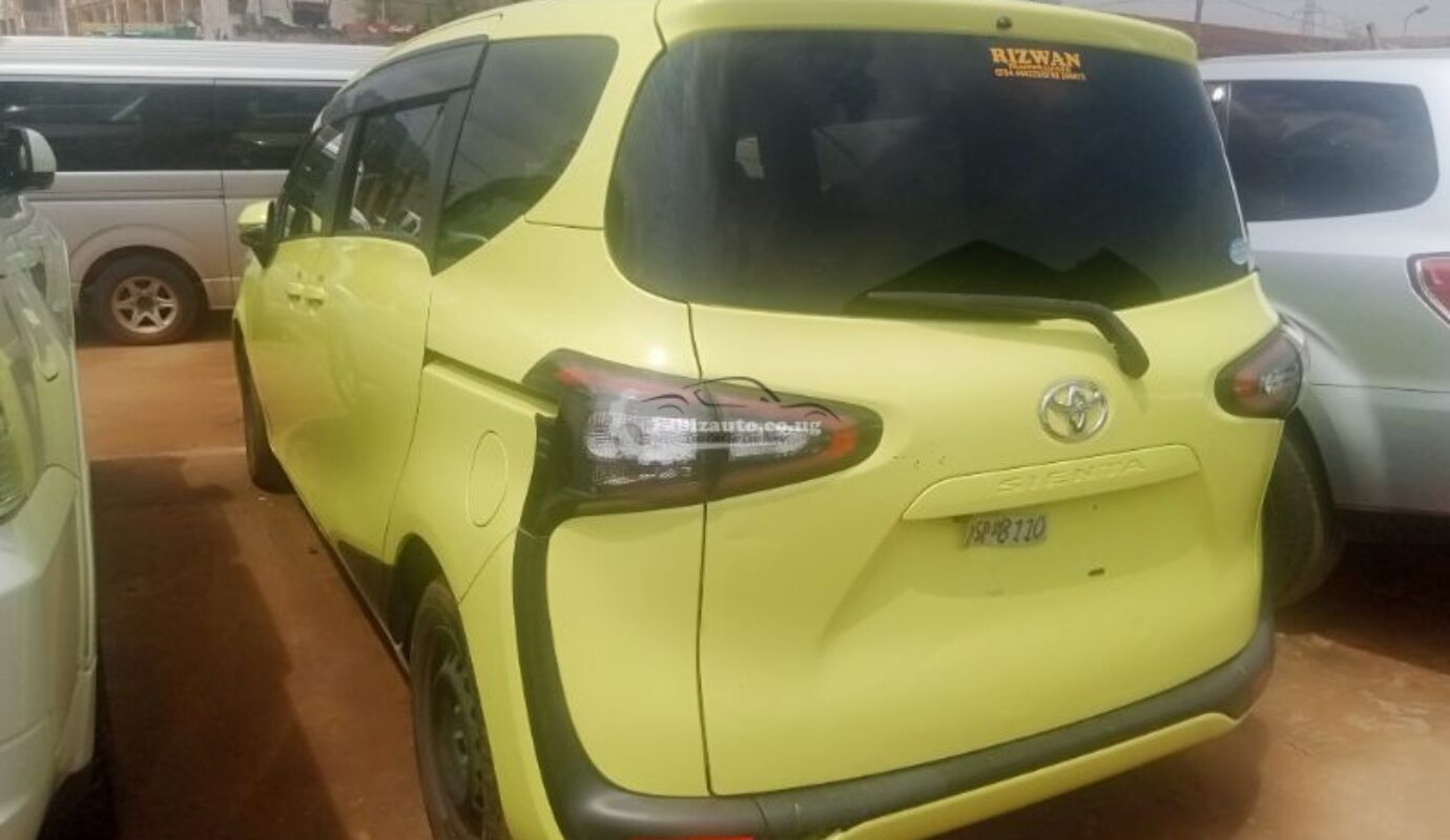 Toyota Sienta Hybrid