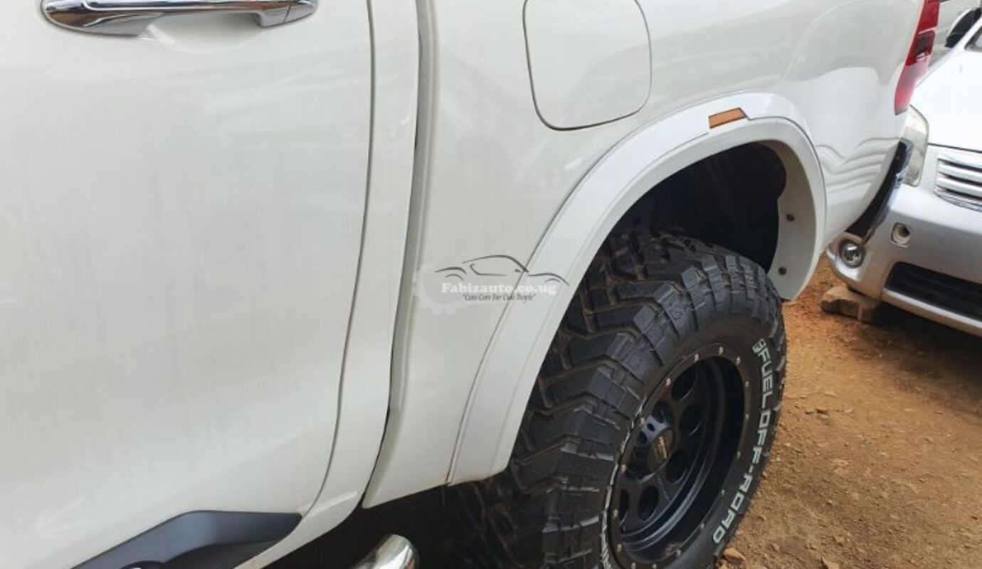 TOYOTA HILUX TRD