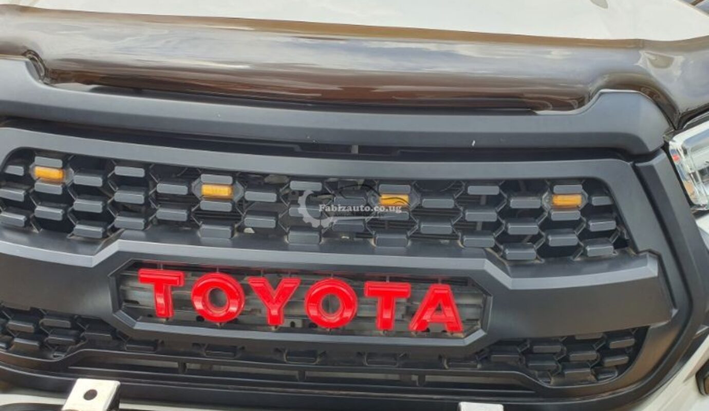 TOYOTA HILUX TRD