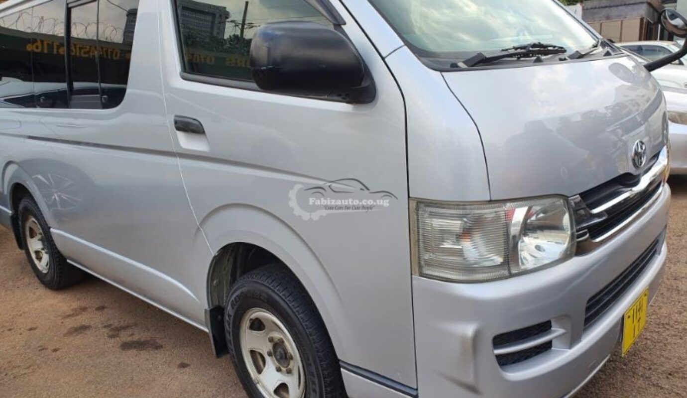 TOYOTA HIACE