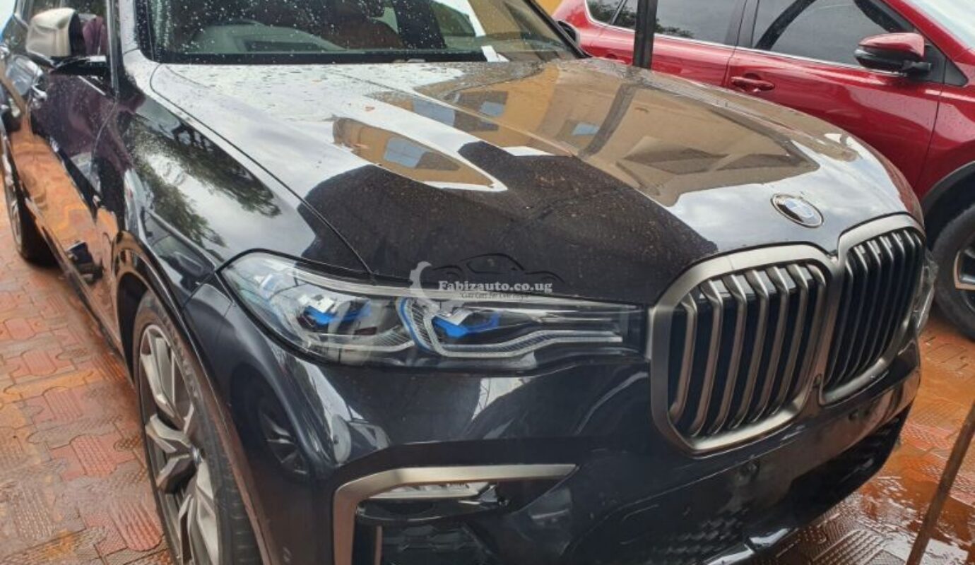 BMW X7 M50i