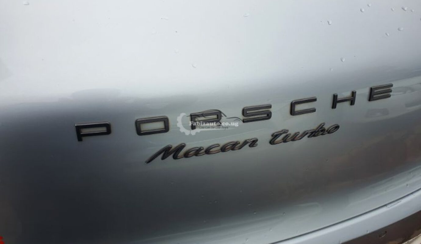 PORSCHE MACAN TURBO