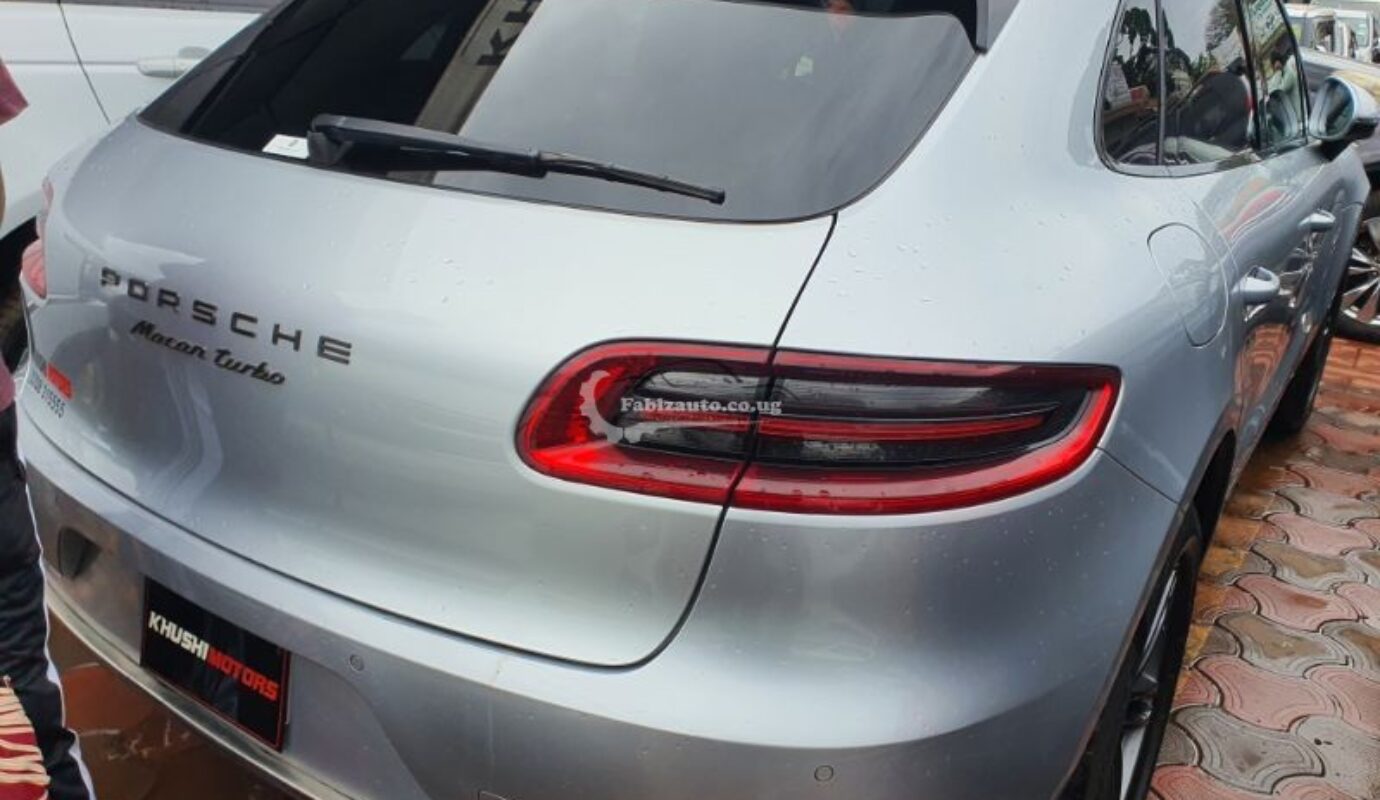 PORSCHE MACAN TURBO