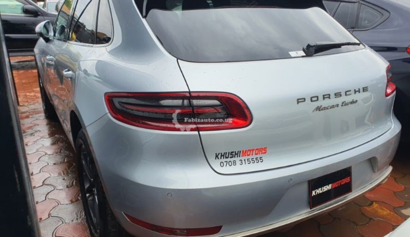 PORSCHE MACAN TURBO