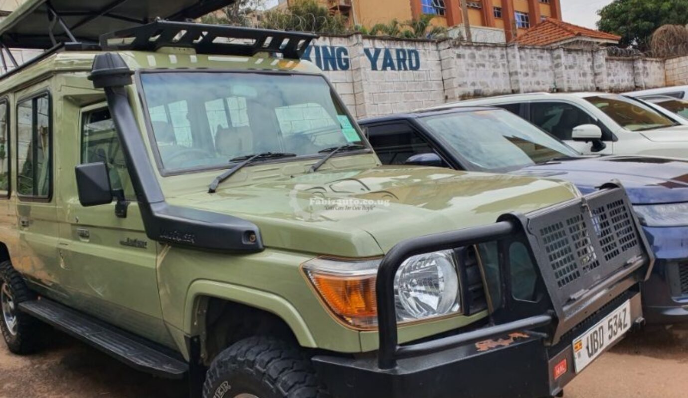 TOYOTA LANDCRUISER TOURIST VEHICLE