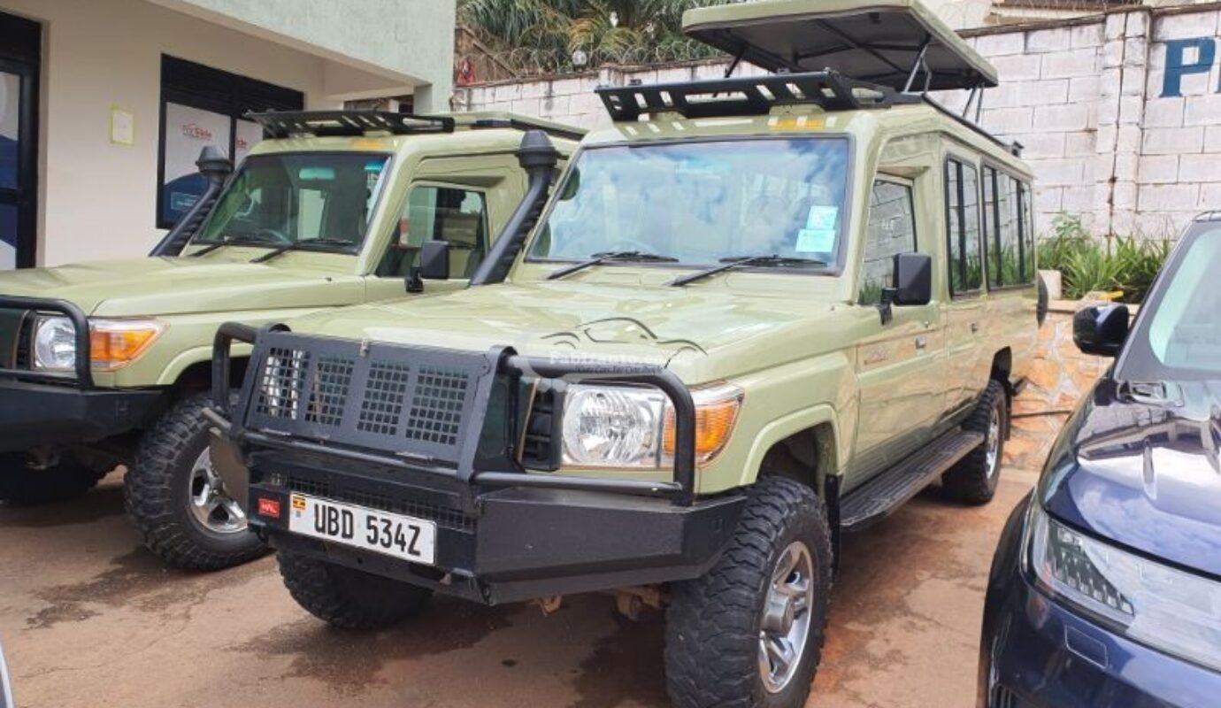 TOYOTA LANDCRUISER TOURIST VEHICLE