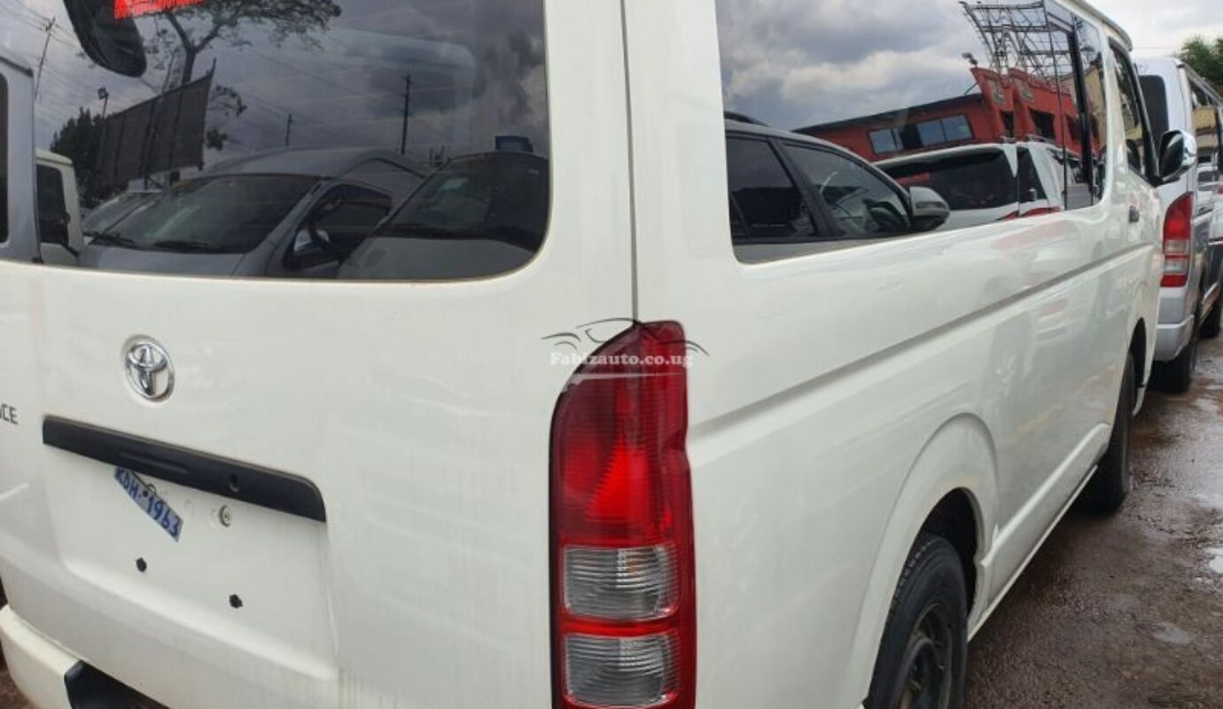 TOYOTA HIACE