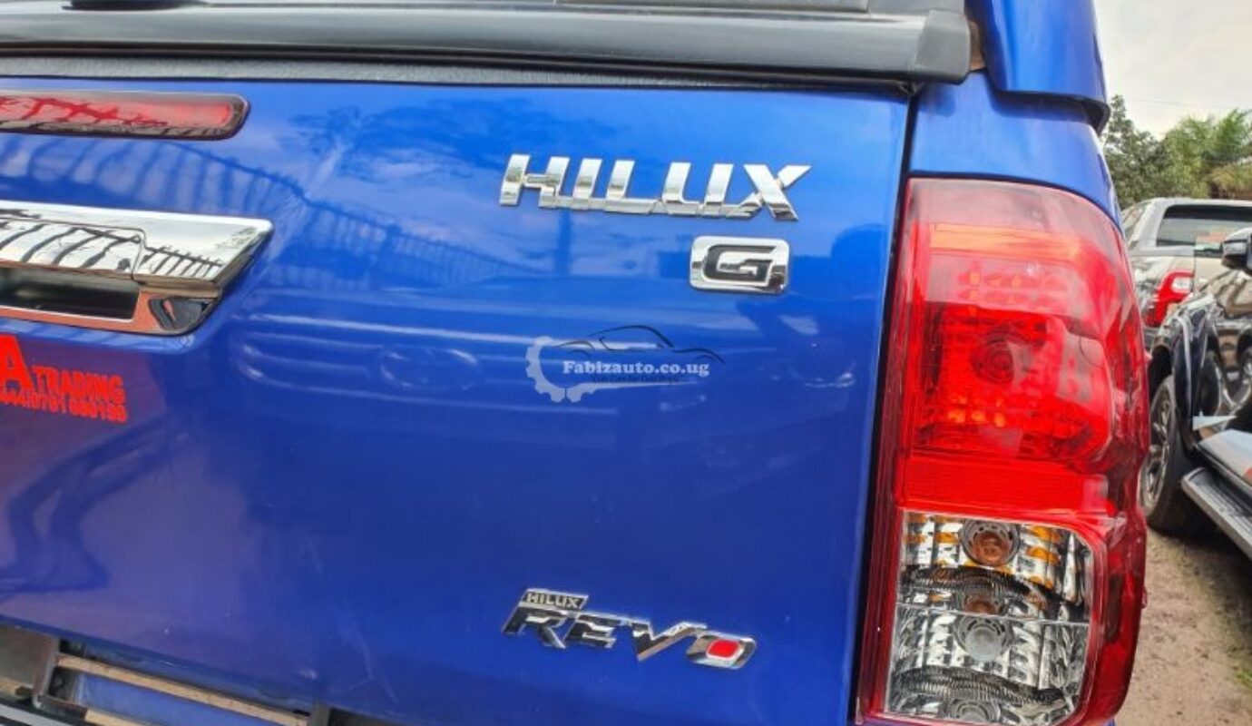 TOYOTA HILUX