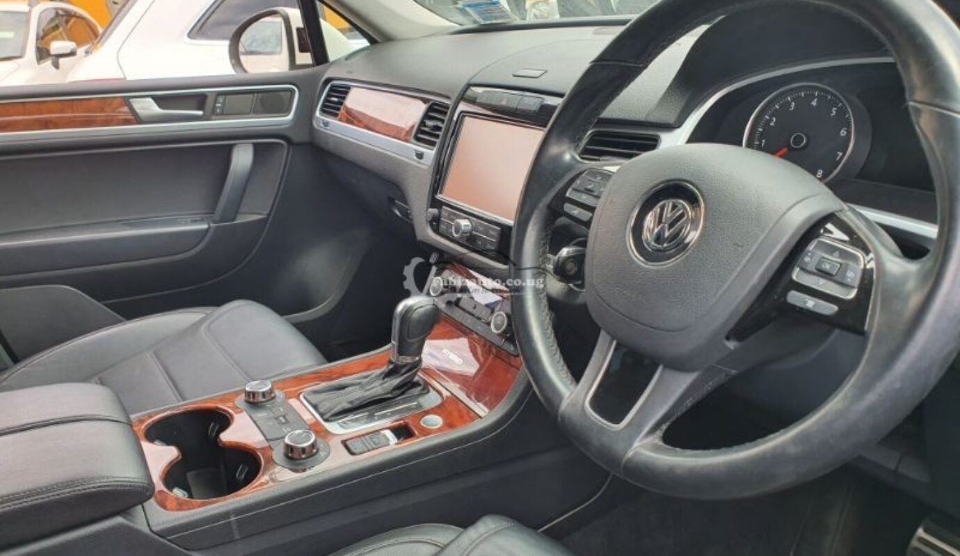 VOLKSWAGEN TOUAREG