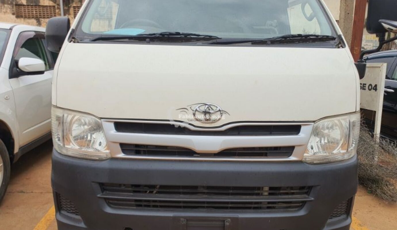 TOYOTA HIACE