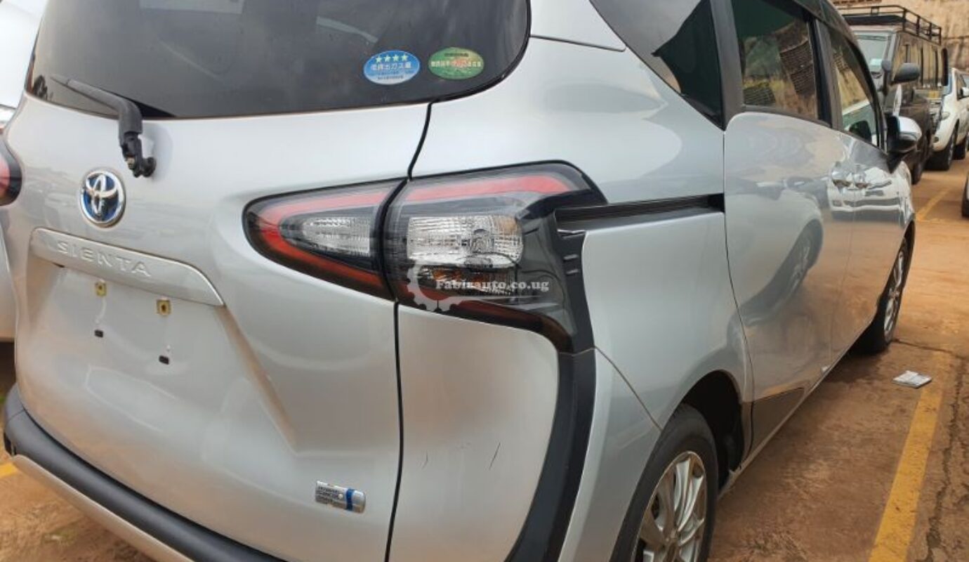 TOYOTA SIENTA HYBRID