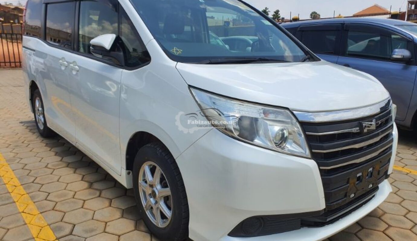 TOYOTA NOAH