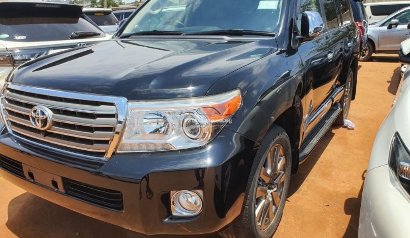 TOYOTA LANDCRUISER V8