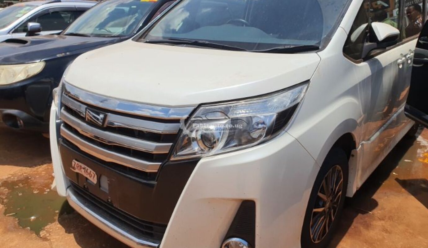 TOYOTA NOAH