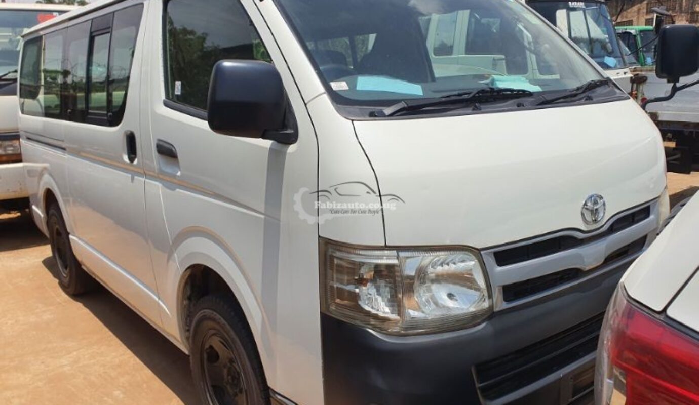 TOYOTA HIACE