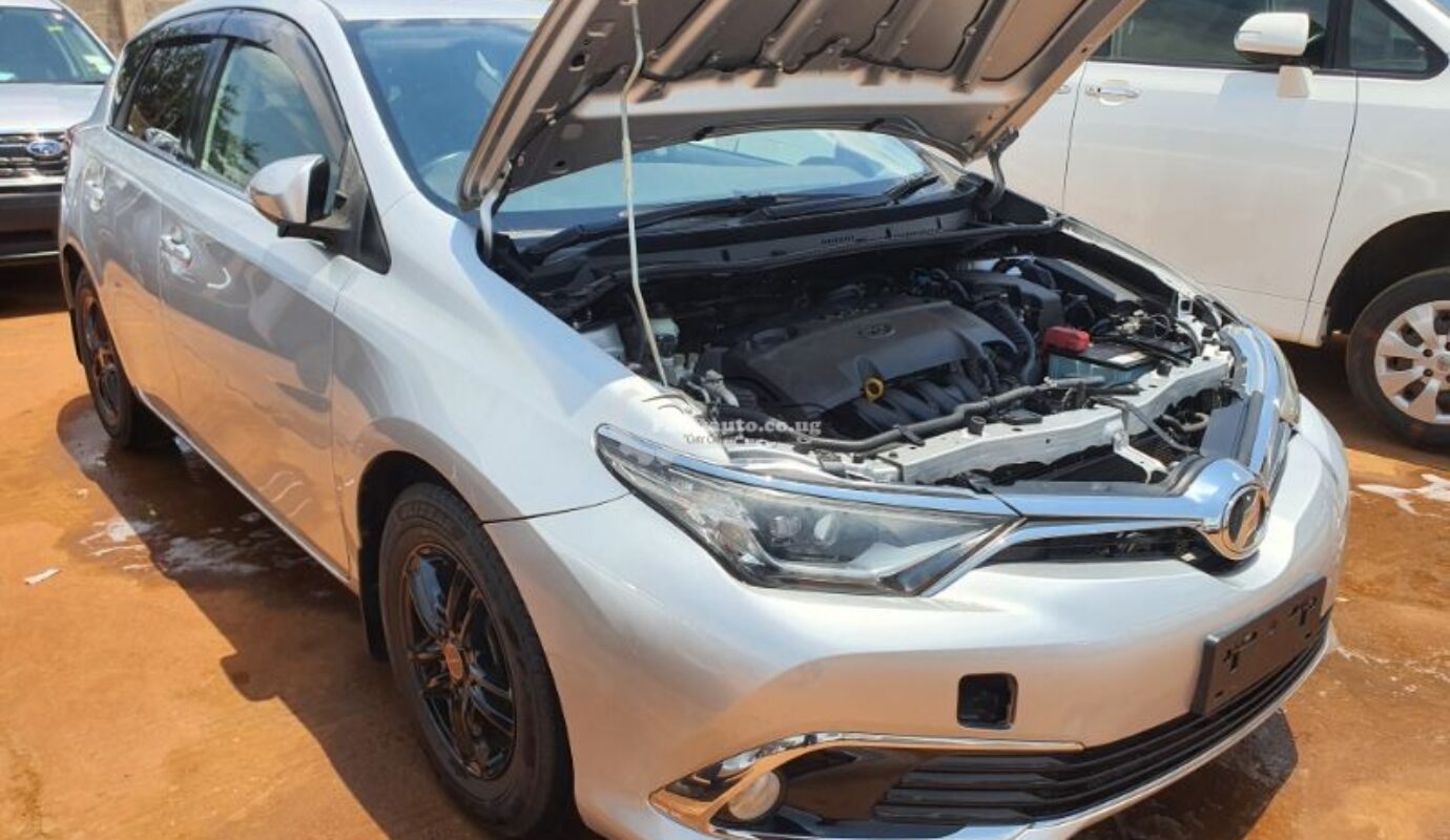 TOYOTA AURIS