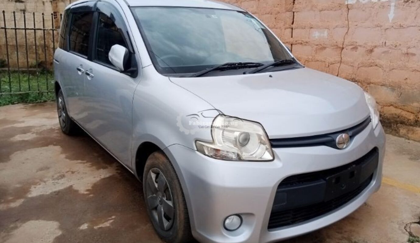 Toyota Sienta