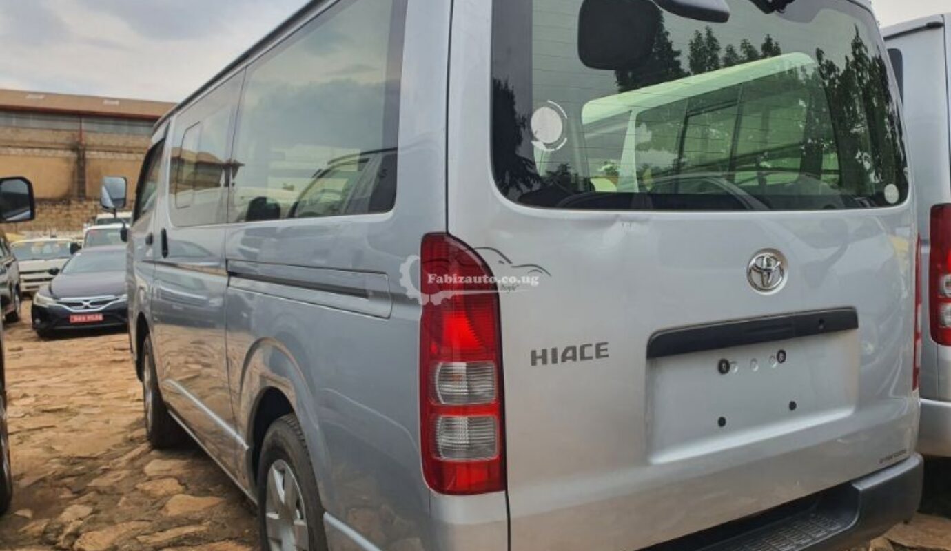 TOYOTA HIACE