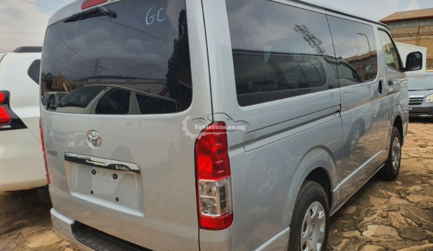 TOYOTA HIACE